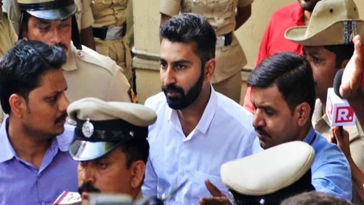 ಬಿಟ್ ಕಾಯಿನ್ ಪ್ರಕರಣದಲ್ಲಿ ಯುವ ಕಾಂಗ್ರೆಸ್ ನಾಯಕನಿಗೆ ಶಾಕ್; ವಿಚಾರಣೆಗೆ ಹಾಜರಾದ ಮೊಹಮ್ಮದ್ ನಲಪಾಡ್ ಬಿಟ್ ಕಾಯಿನ್ ಪ್ರಕರಣದಲ್ಲಿ ಯುವ ಕಾಂಗ್ರೆಸ್ ನಾಯಕನಿಗೆ ಶಾಕ್; ವಿಚಾರಣೆಗೆ ಹಾಜರಾದ ಮೊಹಮ್ಮದ್ ನಲಪಾಡ್