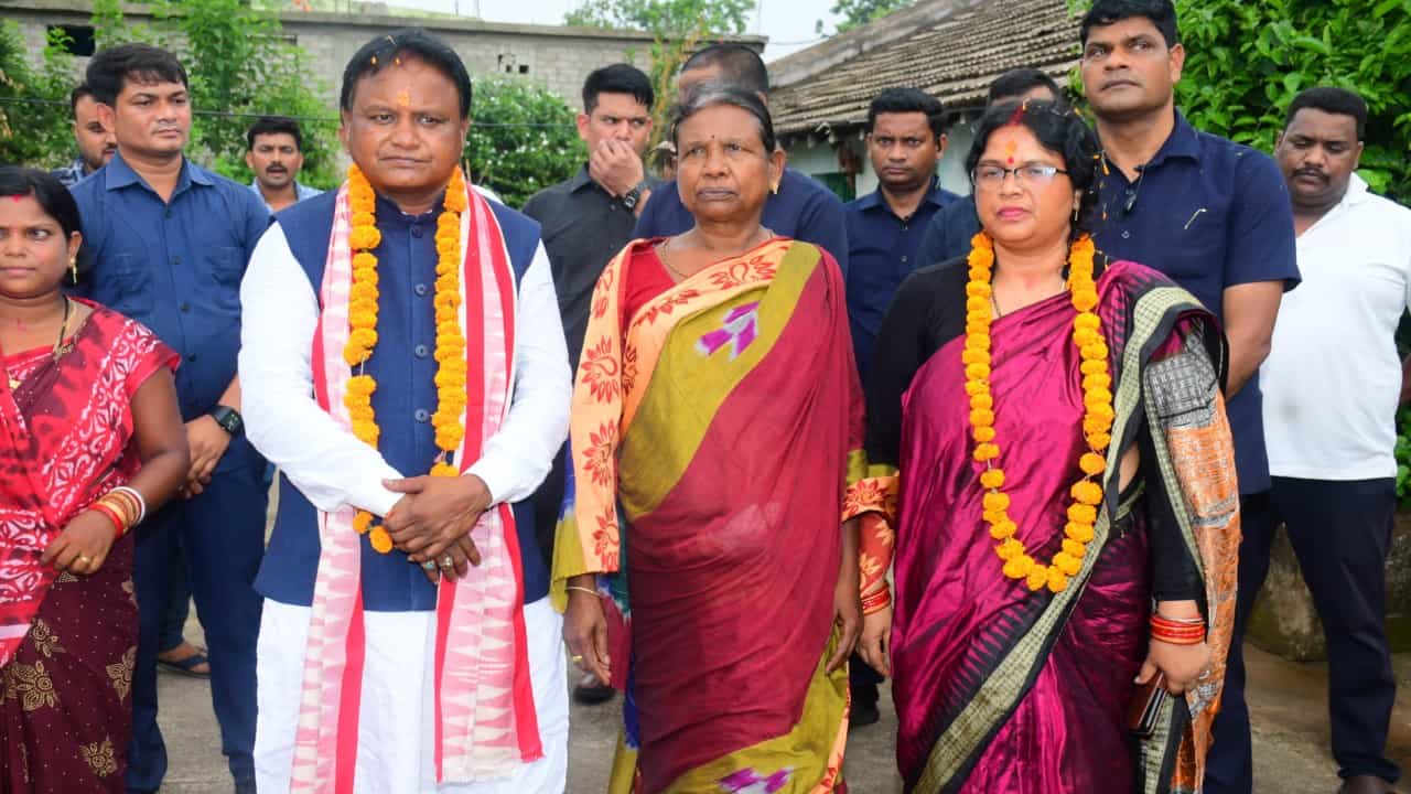 ಹಿಂದಿನ ಬಿಜೆಡಿ ಸರ್ಕಾರ ತನ್ನನ್ನು ಕೊಲ್ಲಲು ಸಂಚು ರೂಪಿಸಿತ್ತು: ಒಡಿಶಾ ಸಿಎಂ ಮೋಹನ್ ಮಾಝಿ ಆರೋಪ ಹಿಂದಿನ ಬಿಜೆಡಿ ಸರ್ಕಾರ ತನ್ನನ್ನು ಕೊಲ್ಲಲು ಸಂಚು ರೂಪಿಸಿತ್ತು: ಒಡಿಶಾ ಸಿಎಂ ಮೋಹನ್ ಮಾಝಿ ಆರೋಪ