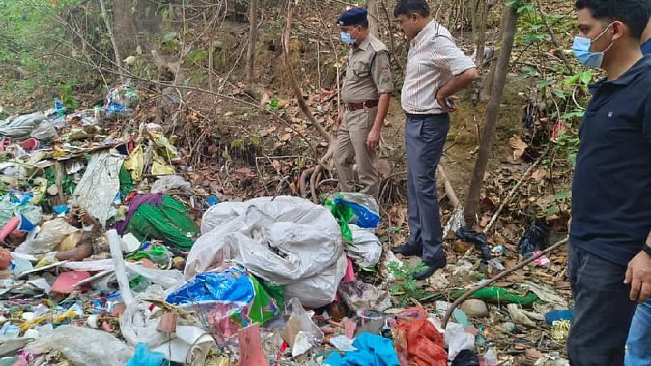 Triple Murder: ಕಸದ ರಾಶಿಯಲ್ಲಿದ್ದ ಟಿಕೆಟ್ನಿಂದ ತ್ರಿವಳಿ ಕೊಲೆಯ ಸುಳಿವು; ಭೀಕರ ಹತ್ಯೆ ಹಿಂದೆ ಲವ್ ಸ್ಟೋರಿ Triple Murder: ಕಸದ ರಾಶಿಯಲ್ಲಿದ್ದ ಟಿಕೆಟ್ನಿಂದ ತ್ರಿವಳಿ ಕೊಲೆಯ ಸುಳಿವು; ಭೀಕರ ಹತ್ಯೆ ಹಿಂದೆ ಲವ್ ಸ್ಟೋರಿ