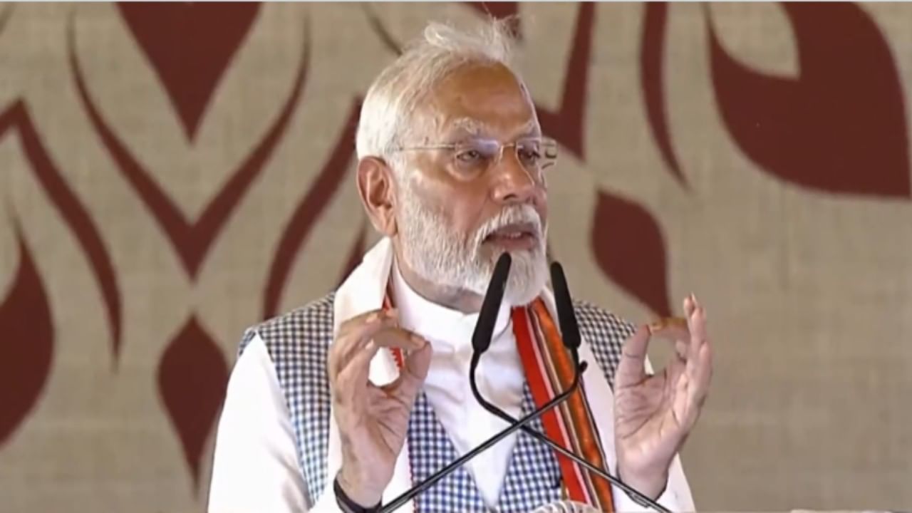 PM Modi Varanasi visit: ಉತ್ತರ ಕರ್ನಾಟಕದ ಮಹಿಳೆಗೆ ಪಿಎಂ ಕಿಸಾನ್ ಯೋಜನೆ ಪ್ರಮಾಣ ಪತ್ರ ನೀಡಿದ ಮೋದಿ