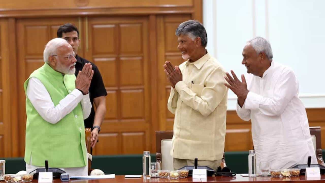 ಪ್ರಧಾನಿ ಮೋದಿಯನ್ನು 18ನೇ ಲೋಕಸಭೆಯ ನಾಯಕನನ್ನಾಗಿ ಆಯ್ಕೆ ಮಾಡಿದ ಎನ್​ಡಿಎ ಸಂಸದರು