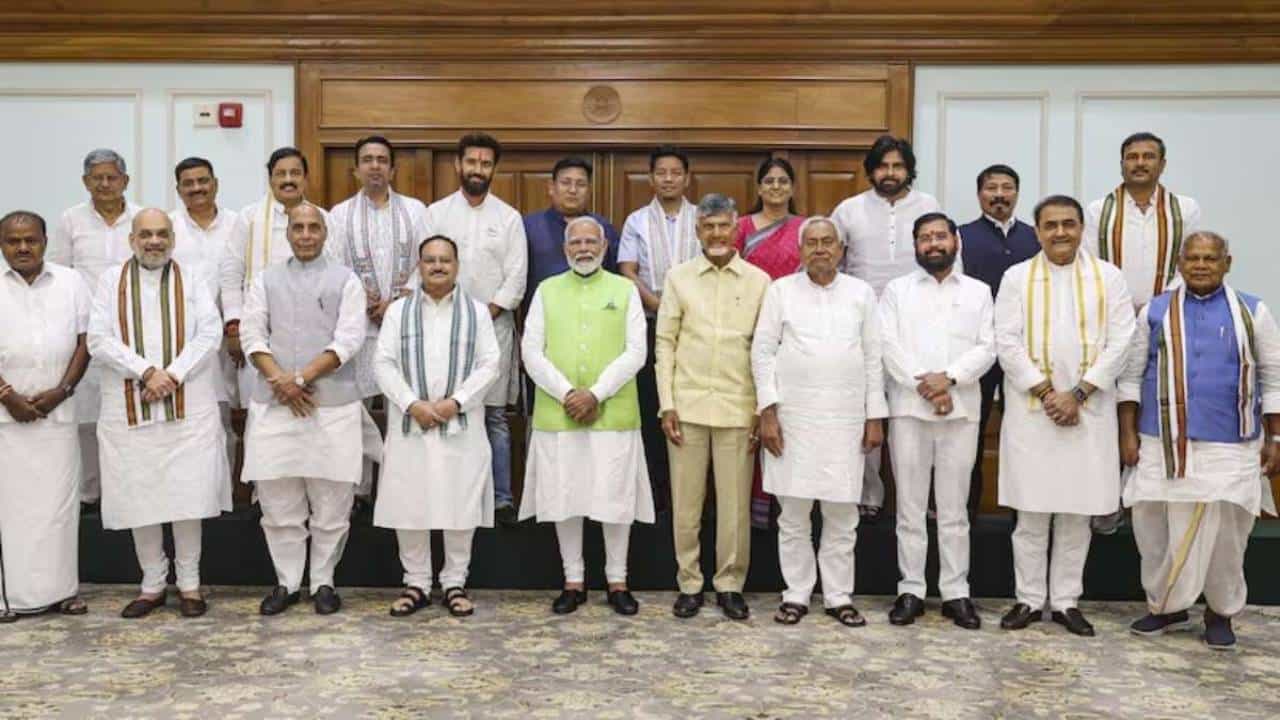 ಮೋದಿ ಸಂಪುಟ ಸೇರಲು ಅನುಪ್ರಿಯಾ, ಚಿರಾಗ್, ಜಯಂತ್ ಸೇರಿ ಹಲವರಿಗೆ ಕರೆ ಮೋದಿ ಸಂಪುಟ ಸೇರಲು ಅನುಪ್ರಿಯಾ, ಚಿರಾಗ್, ಜಯಂತ್ ಸೇರಿ ಹಲವರಿಗೆ ಕರೆ