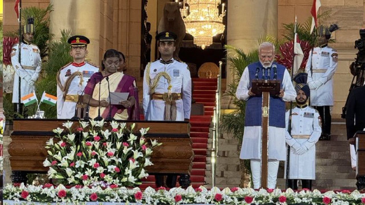 Narendra Modi Swearing In Ceremony: 3ನೇ ಬಾರಿ ಪ್ರಧಾನಿಯಾಗಿ ನೆಹರು ದಾಖಲೆಯನ್ನು ಸರಿಗಟ್ಟಿದ ನರೇಂದ್ರ ಮೋದಿ Narendra Modi Swearing In Ceremony: 3ನೇ ಬಾರಿ ಪ್ರಧಾನಿಯಾಗಿ ನೆಹರು ದಾಖಲೆಯನ್ನು ಸರಿಗಟ್ಟಿದ ನರೇಂದ್ರ ಮೋದಿ