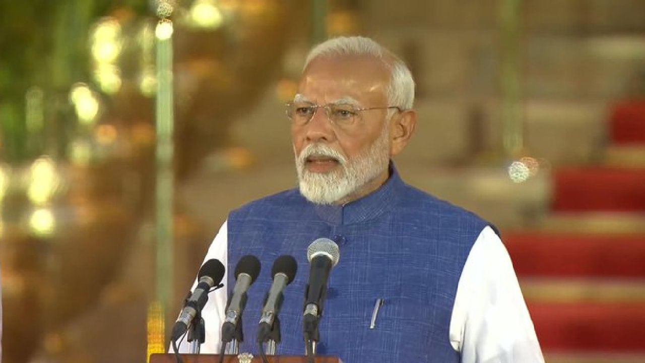 Modi Cabinet 3.0: ನರೇಂದ್ರ ಮೋದಿ ಹೊಸ ಕ್ಯಾಬಿನೆಟ್; ಪ್ರಮಾಣವಚನ ಸ್ವೀಕರಿಸಿದ ಕೇಂದ್ರ ಸಚಿವರ ಪಟ್ಟಿ ಇಲ್ಲಿದೆ Modi Cabinet 3.0: ನರೇಂದ್ರ ಮೋದಿ ಹೊಸ ಕ್ಯಾಬಿನೆಟ್; ಪ್ರಮಾಣವಚನ ಸ್ವೀಕರಿಸಿದ ಕೇಂದ್ರ ಸಚಿವರ ಪಟ್ಟಿ ಇಲ್ಲಿದೆ
