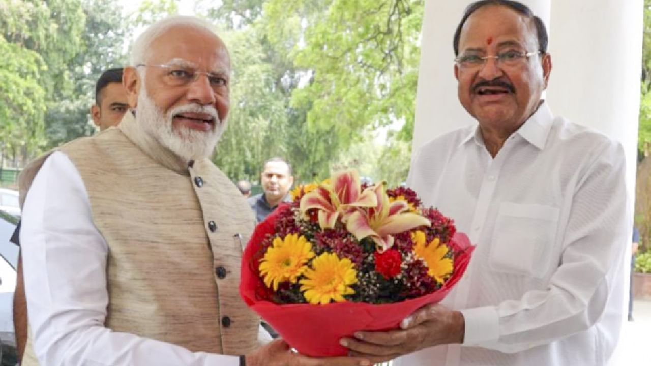 ಮಾಜಿ ಉಪರಾಷ್ಟ್ರಪತಿ ವೆಂಕಯ್ಯ ನಾಯ್ಡು ಅವರನ್ನು ಭೇಟಿಯಾದ ಪ್ರಧಾನಮಂತ್ರಿ ನರೇಂದ್ರ ಮೋದಿ ಮಾಜಿ ಉಪರಾಷ್ಟ್ರಪತಿ ವೆಂಕಯ್ಯ ನಾಯ್ಡು ಅವರನ್ನು ಭೇಟಿಯಾದ ಪ್ರಧಾನಮಂತ್ರಿ ನರೇಂದ್ರ ಮೋದಿ