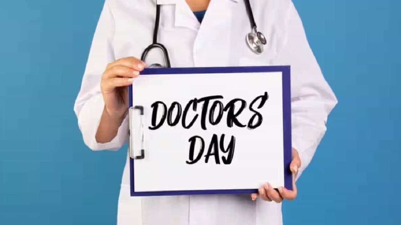National Doctors Day: ಜುಲೈ 1ರಂದು ರಾಷ್ಟ್ರೀಯ ವೈದ್ಯರ ದಿನ! ಈ ದಿನದ ಇತಿಹಾಸ, ಮಹತ್ವದ ಮಾಹಿತಿ ಇಲ್ಲಿದೆ National Doctors Day: ಜುಲೈ 1ರಂದು ರಾಷ್ಟ್ರೀಯ ವೈದ್ಯರ ದಿನ! ಈ ದಿನದ ಇತಿಹಾಸ, ಮಹತ್ವದ ಮಾಹಿತಿ ಇಲ್ಲಿದೆ