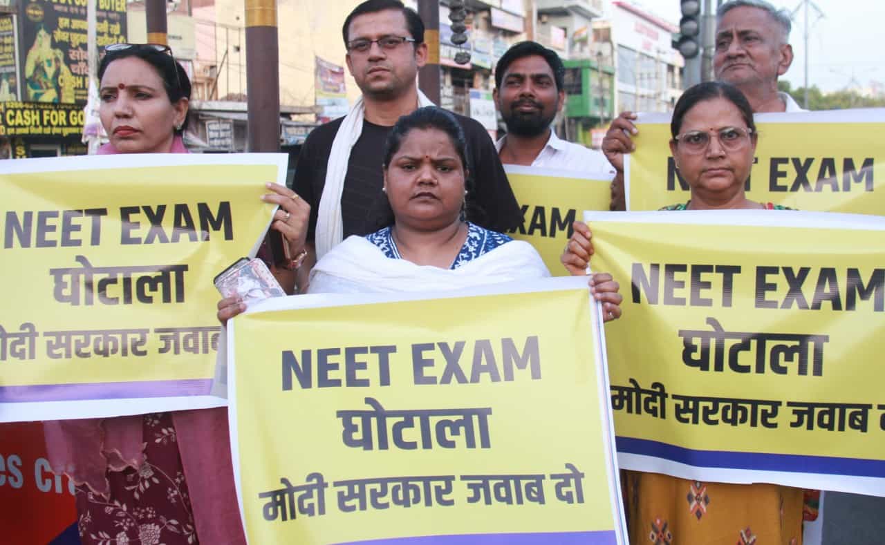 NEET ವಿವಾದ: ಪ್ರಶ್ನೆ ಪತ್ರಿಕೆ ಸೋರಿಕೆ ಪ್ರಕರಣದಲ್ಲಿ ಪಾಟ್ನಾದ ಇಬ್ಬರು ವ್ಯಕ್ತಿಗಳನ್ನು ಬಂಧಿಸಿದ ಸಿಬಿಐ NEET ವಿವಾದ: ಪ್ರಶ್ನೆ ಪತ್ರಿಕೆ ಸೋರಿಕೆ ಪ್ರಕರಣದಲ್ಲಿ ಪಾಟ್ನಾದ ಇಬ್ಬರು ವ್ಯಕ್ತಿಗಳನ್ನು ಬಂಧಿಸಿದ ಸಿಬಿಐ