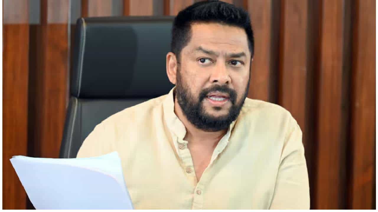 ಸಚಿವ ನಾಗೇಂದ್ರ ರಾಜೀನಾಮೆ: ಸಿದ್ದರಾಮಯ್ಯ ಸರ್ಕಾರದ ಮೊದಲ ವಿಕೆಟ್ ಪತನ