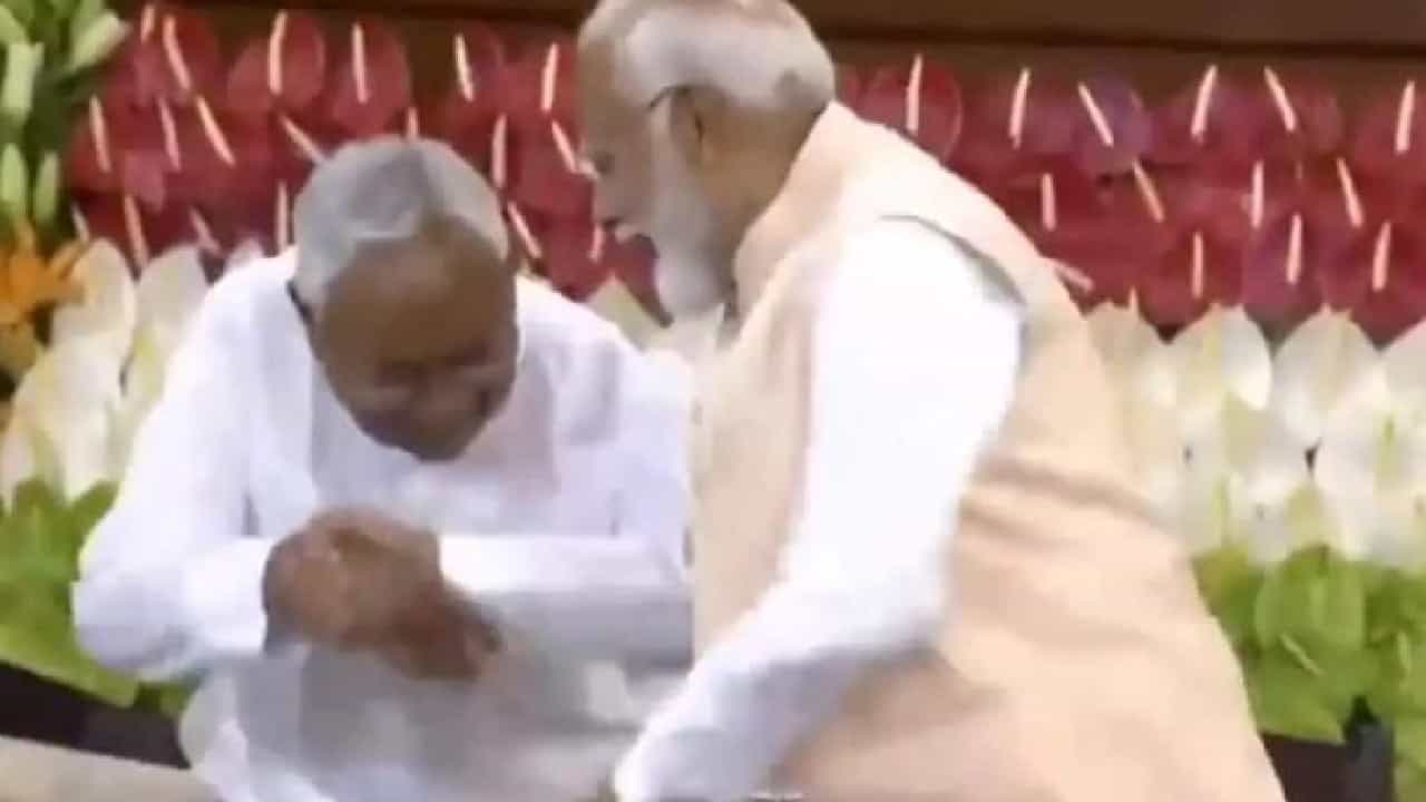 ನಾಚಿಕೆಯ ಸಂಗತಿ; ಪಿಎಂ ಮೋದಿಯ ಪಾದ ಮುಟ್ಟಿದ್ದಕ್ಕೆ ನಿತೀಶ್ ಕುಮಾರ್ ವಿರುದ್ಧ ಪ್ರಶಾಂತ್ ಕಿಶೋರ್ ವಾಗ್ದಾಳಿ ನಾಚಿಕೆಯ ಸಂಗತಿ; ಪಿಎಂ ಮೋದಿಯ ಪಾದ ಮುಟ್ಟಿದ್ದಕ್ಕೆ ನಿತೀಶ್ ಕುಮಾರ್ ವಿರುದ್ಧ ಪ್ರಶಾಂತ್ ಕಿಶೋರ್ ವಾಗ್ದಾಳಿ