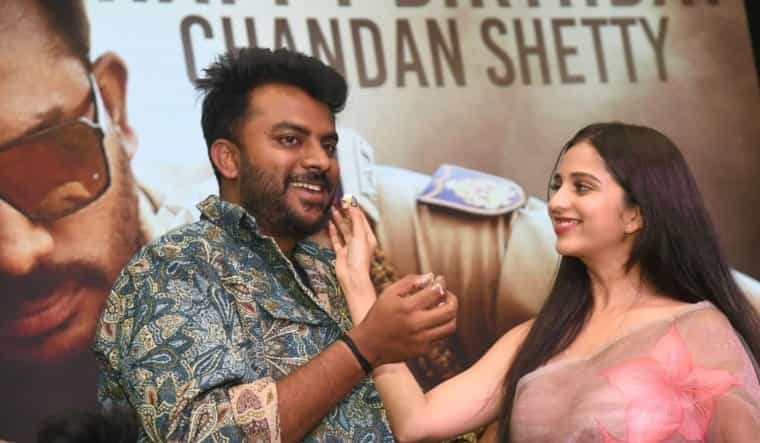 ‘ಕನಸು ಬೆನ್ನತ್ತಲು ಕೆಲವೊಂದು ತ್ಯಾಗ ಆಗಲೇಬೇಕು’; ಚಂದನ್-ನಿವೇದಿತಾ ವಿಚ್ಛೇದನದ ಬಗ್ಗೆ ವಕೀಲರ ಮಾತು ‘ಕನಸು ಬೆನ್ನತ್ತಲು ಕೆಲವೊಂದು ತ್ಯಾಗ ಆಗಲೇಬೇಕು’; ಚಂದನ್-ನಿವೇದಿತಾ ವಿಚ್ಛೇದನದ ಬಗ್ಗೆ ವಕೀಲರ ಮಾತು