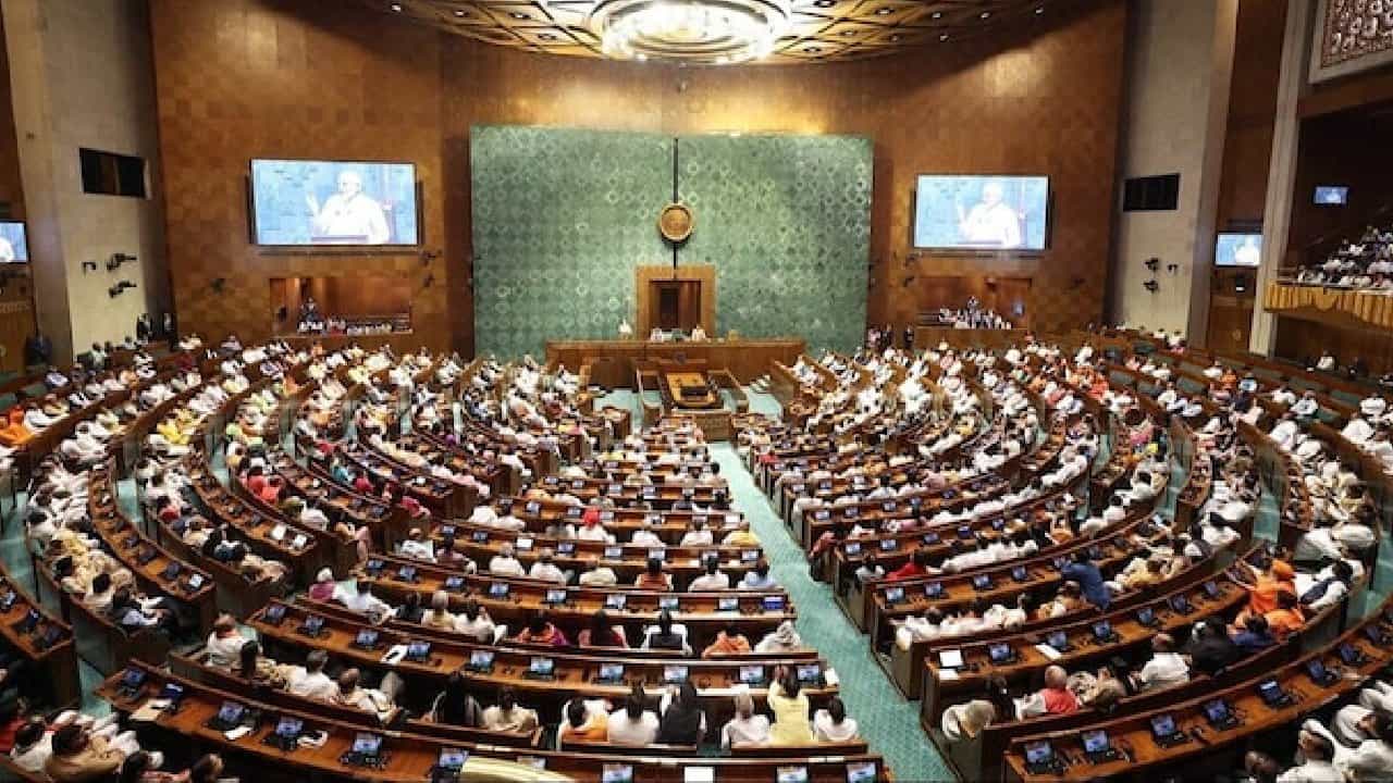 Lok Sabha Speaker Election: ಇಂದು ಲೋಕಸಭಾ ಸ್ಪೀಕರ್ ಸ್ಥಾನಕ್ಕೆ ಚುನಾವಣೆ; ಐತಿಹಾಸಿಕ ಘಟನೆಗೆ ಸಾಕ್ಷಿಯಾಗಲಿದೆ ಸಂಸತ್ Lok Sabha Speaker Election: ಇಂದು ಲೋಕಸಭಾ ಸ್ಪೀಕರ್ ಸ್ಥಾನಕ್ಕೆ ಚುನಾವಣೆ; ಐತಿಹಾಸಿಕ ಘಟನೆಗೆ ಸಾಕ್ಷಿಯಾಗಲಿದೆ ಸಂಸತ್