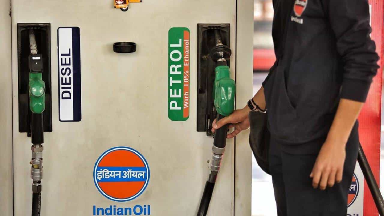 Petrol Diesel Price on June 06: ಚುನಾವಣೆ ಫಲಿತಾಂಶದ ಬಳಿಕ ಪೆಟ್ರೋಲ್, ಡೀಸೆಲ್ ಬೆಲೆಯಲ್ಲಿ ವ್ಯತ್ಯಾಸವಾಗಿದೆಯೇ? Petrol Diesel Price on June 06: ಚುನಾವಣೆ ಫಲಿತಾಂಶದ ಬಳಿಕ ಪೆಟ್ರೋಲ್, ಡೀಸೆಲ್ ಬೆಲೆಯಲ್ಲಿ ವ್ಯತ್ಯಾಸವಾಗಿದೆಯೇ?