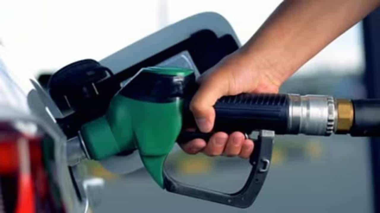 Petrol Diesel Price on June 16: ಕರ್ನಾಟಕದಲ್ಲಿ ಪೆಟ್ರೋಲ್, ಡೀಸೆಲ್ ದುಬಾರಿ, ದೇಶದ ಯಾವ ನಗರಗಳಲ್ಲಿ ಪೆಟ್ರೋಲ್, ಡೀಸೆಲ್ ಬೆಲೆ ಎಷ್ಟಿದೆ? Petrol Diesel Price on June 16: ಕರ್ನಾಟಕದಲ್ಲಿ ಪೆಟ್ರೋಲ್, ಡೀಸೆಲ್ ದುಬಾರಿ, ದೇಶದ ಯಾವ ನಗರಗಳಲ್ಲಿ ಪೆಟ್ರೋಲ್, ಡೀಸೆಲ್ ಬೆಲೆ ಎಷ್ಟಿದೆ?