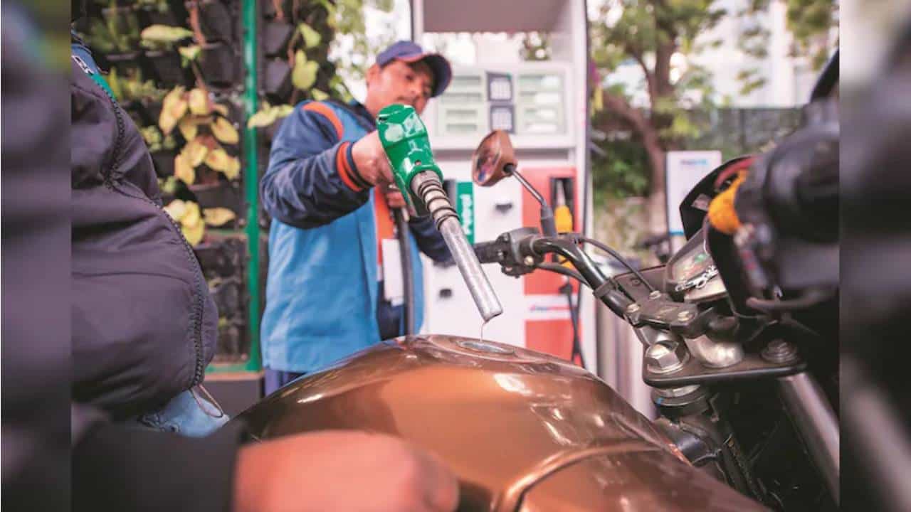 Petrol Diesel Price on June 27: ದೇಶಾದ್ಯಂತ ಪೆಟ್ರೋಲ್, ಡೀಸೆಲ್ ಬೆಲೆಯಲ್ಲಿ ಬದಲಾವಣೆ ಇಲ್ಲ Petrol Diesel Price on June 27: ದೇಶಾದ್ಯಂತ ಪೆಟ್ರೋಲ್, ಡೀಸೆಲ್ ಬೆಲೆಯಲ್ಲಿ ಬದಲಾವಣೆ ಇಲ್ಲ