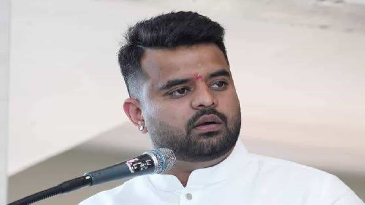 ಪ್ರಜ್ವಲ್​ ರೇವಣ್ಣಗೆ ಬಿಗ್ ಶಾಕ್: ಎಸ್‌ಐಟಿ ಕಸ್ಟಡಿ ಅವಧಿ ವಿಸ್ತರಿಸಿದ ಕೋರ್ಟ್, ಎಷ್ಟು ದಿನ?​