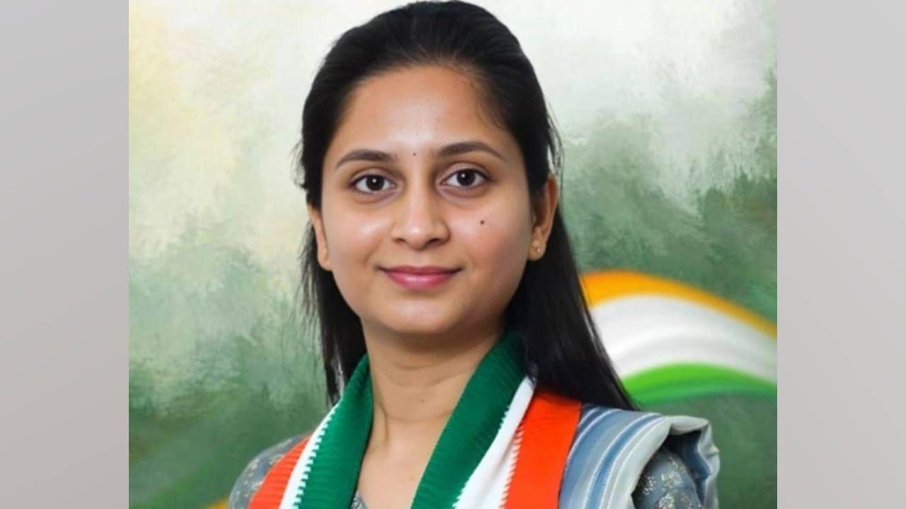 ರಾಷ್ಟ್ರ ರಾಜಕಾರಣಕ್ಕೆ ಎಂಟ್ರಿ ಕೊಟ್ಟ ಜಾರಕಿಹೊಳಿ ಕುಟುಂಬದ 3ನೇ ತಲೆಮಾರು ಪ್ರಿಯಂಕಾ ರಾಷ್ಟ್ರ ರಾಜಕಾರಣಕ್ಕೆ ಎಂಟ್ರಿ ಕೊಟ್ಟ ಜಾರಕಿಹೊಳಿ ಕುಟುಂಬದ 3ನೇ ತಲೆಮಾರು ಪ್ರಿಯಂಕಾ