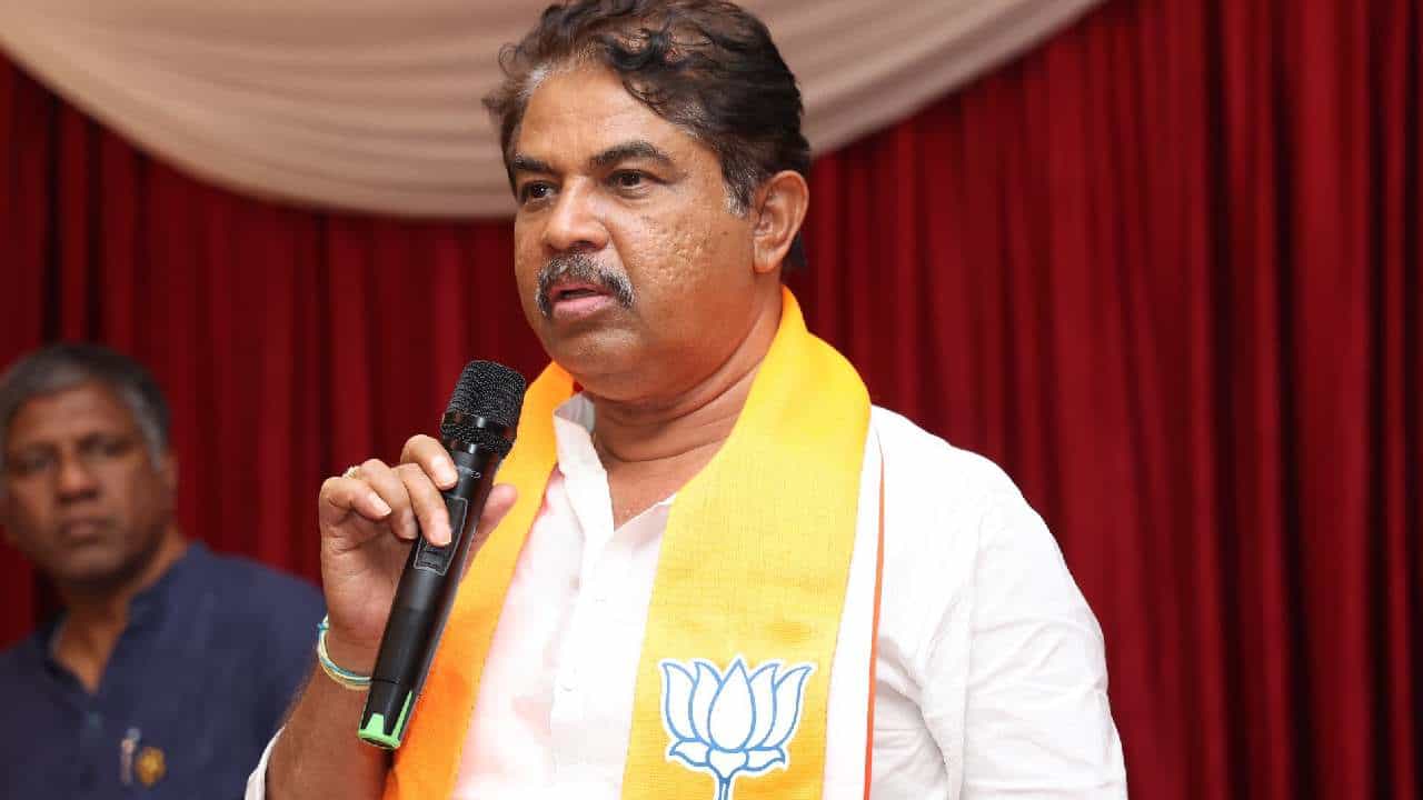 ಬೆಲೆ ಏರಿಕೆ ವಿರುದ್ಧ ಭುಗಿಲೆದ್ದ ಆಕ್ರೋಶ: ನಿವಾಸಕ್ಕೆ ಮುತ್ತಿಗೆ ಹಾಕಲು ಕರ್ನಾಟಕ ಬಿಜೆಪಿ ತೀರ್ಮಾನ ಬೆಲೆ ಏರಿಕೆ ವಿರುದ್ಧ ಭುಗಿಲೆದ್ದ ಆಕ್ರೋಶ: ನಿವಾಸಕ್ಕೆ ಮುತ್ತಿಗೆ ಹಾಕಲು ಕರ್ನಾಟಕ ಬಿಜೆಪಿ ತೀರ್ಮಾನ