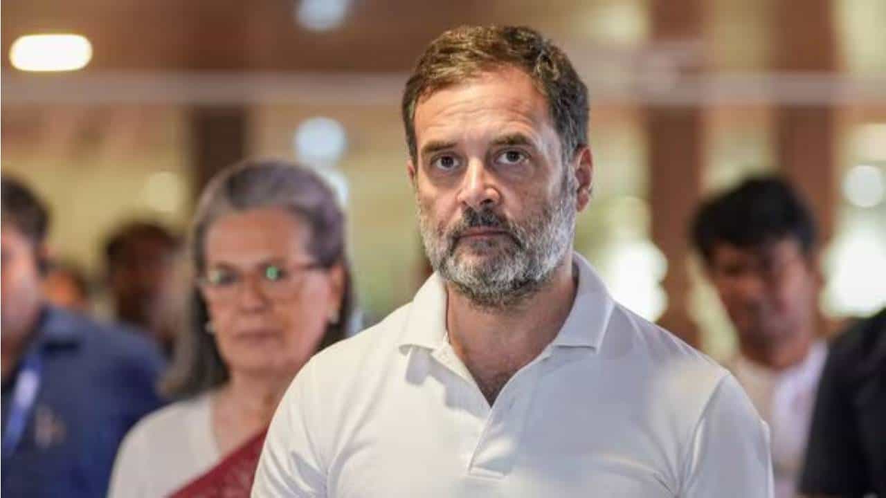 ಕಾಂಗ್ರೆಸ್ನ 99 ಸಂಸದರ ಅನರ್ಹತೆಗೆ ಆಗ್ರಹಿಸಿ ಪಿಐಎಲ್ ದಾಖಲು ಕಾಂಗ್ರೆಸ್ನ 99 ಸಂಸದರ ಅನರ್ಹತೆಗೆ ಆಗ್ರಹಿಸಿ ಪಿಐಎಲ್ ದಾಖಲು