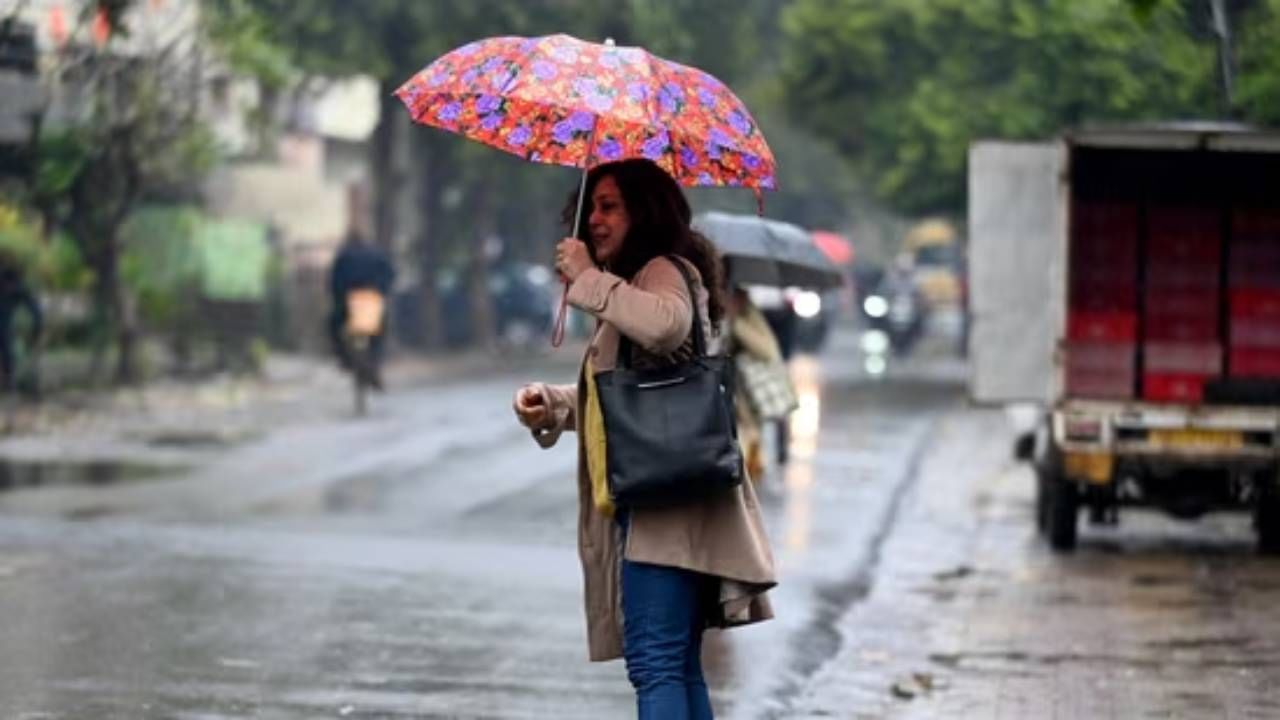 Karnataka Rains: ಕರ್ನಾಟಕದ 7 ಜಿಲ್ಲೆಗಳಿಗೆ ರೆಡ್​ ಅಲರ್ಟ್​, ಧಾರಾಕಾರ ಮಳೆಯ ಮುನ್ಸೂಚನೆ