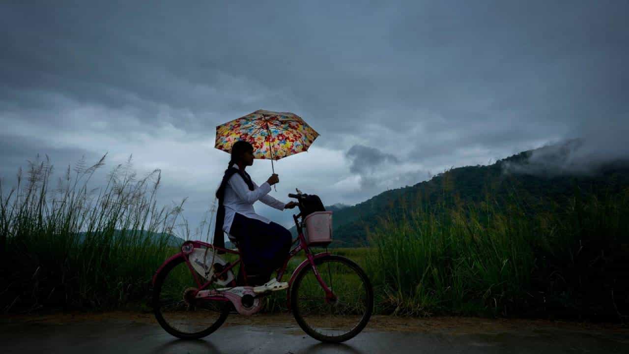 Karnataka Rains: ಇಂದಿನಿಂದ ಕರ್ನಾಟಕದ 15ಕ್ಕೂ ಹೆಚ್ಚು ಜಿಲ್ಲೆಗಳಲ್ಲಿ ಅಧಿಕ ಮಳೆ ಸಂಭವ, ರೆಡ್ ಅಲರ್ಟ್ Karnataka Rains: ಇಂದಿನಿಂದ ಕರ್ನಾಟಕದ 15ಕ್ಕೂ ಹೆಚ್ಚು ಜಿಲ್ಲೆಗಳಲ್ಲಿ ಅಧಿಕ ಮಳೆ ಸಂಭವ, ರೆಡ್ ಅಲರ್ಟ್