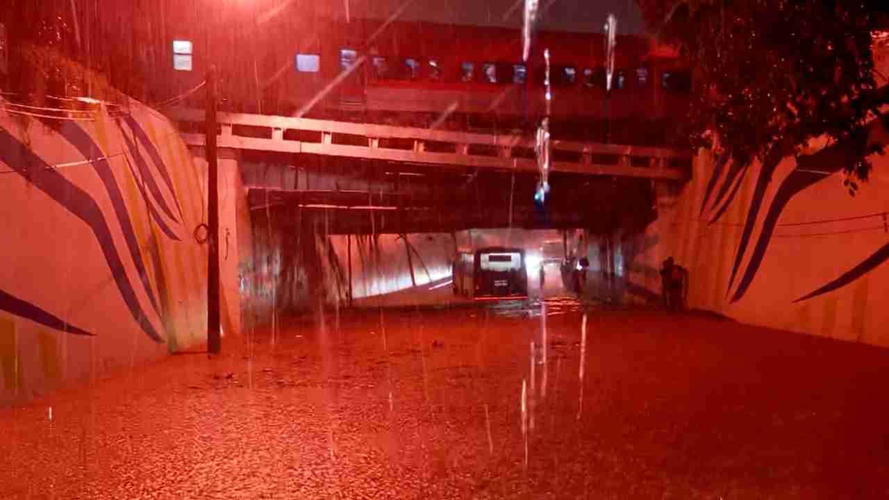 Rains in Bengaluru: ಬಿರುಗಾಳಿ ಸಹಿತ ಮಳೆಗೆ ಬೆಂಗಳೂರು ತತ್ತರ! ಆರೆಂಜ್ ಅಲರ್ಟ್ ಘೋಷಣೆ: 69 ಮಿಮೀ ಮಳೆ ದಾಖಲು Rains in Bengaluru: ಬಿರುಗಾಳಿ ಸಹಿತ ಮಳೆಗೆ ಬೆಂಗಳೂರು ತತ್ತರ! ಆರೆಂಜ್ ಅಲರ್ಟ್ ಘೋಷಣೆ: 69 ಮಿಮೀ ಮಳೆ ದಾಖಲು