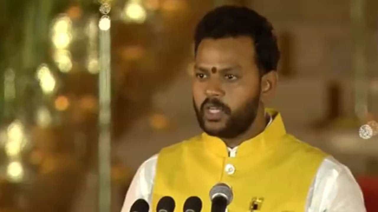 ಅತ್ಯಂತ ಕಿರಿಯ ವಯಸ್ಸಿನ ಕೇಂದ್ರ ಸಚಿವ: ಕಿಂಜರಾಪು ರಾಮಮೋಹನ್ ನಾಯ್ಡು ದಾಖಲೆ ಅತ್ಯಂತ ಕಿರಿಯ ವಯಸ್ಸಿನ ಕೇಂದ್ರ ಸಚಿವ: ಕಿಂಜರಾಪು ರಾಮಮೋಹನ್ ನಾಯ್ಡು ದಾಖಲೆ