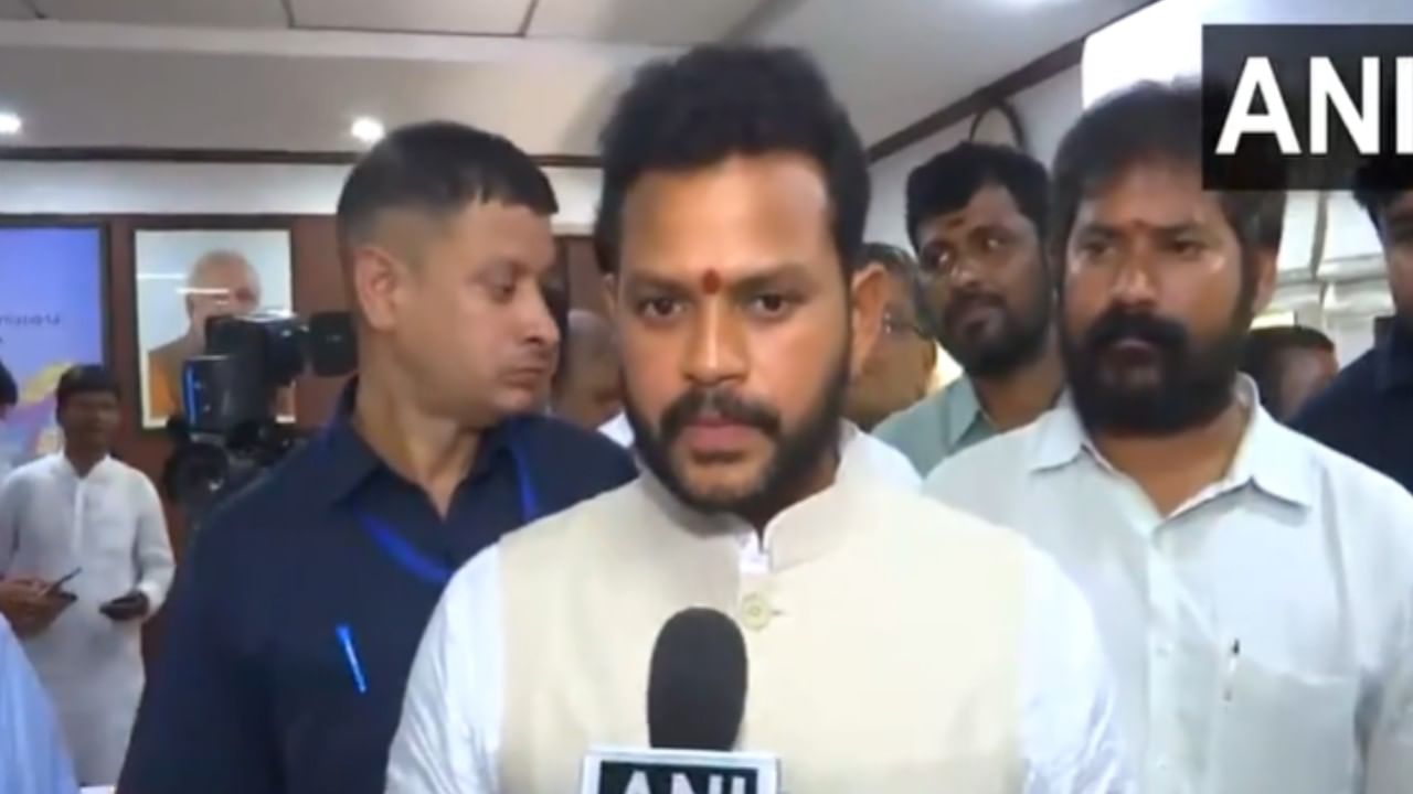 ವಿಮಾನ ದರ ಇಳಿಕೆ ಬಗ್ಗೆ ಸುಳಿವು ನೀಡಿದ ನಾಗರಿಕ ವಿಮಾನಯಾನ ಸಚಿವ ರಾಮ್ ಮೋಹನ್ ನಾಯ್ಡು ವಿಮಾನ ದರ ಇಳಿಕೆ ಬಗ್ಗೆ ಸುಳಿವು ನೀಡಿದ ನಾಗರಿಕ ವಿಮಾನಯಾನ ಸಚಿವ ರಾಮ್ ಮೋಹನ್ ನಾಯ್ಡು