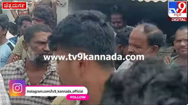 ರೇಣುಕಾ ಸ್ವಾಮಿ ಕೊಲೆ ಕೇಸ್; ಆರೋಪಿಗಳನ್ನು ನೋಡಲು ಮುಗಿಬಿದ್ದ ಜನ ರೇಣುಕಾ ಸ್ವಾಮಿ ಕೊಲೆ ಕೇಸ್; ಆರೋಪಿಗಳನ್ನು ನೋಡಲು ಮುಗಿಬಿದ್ದ ಜನ