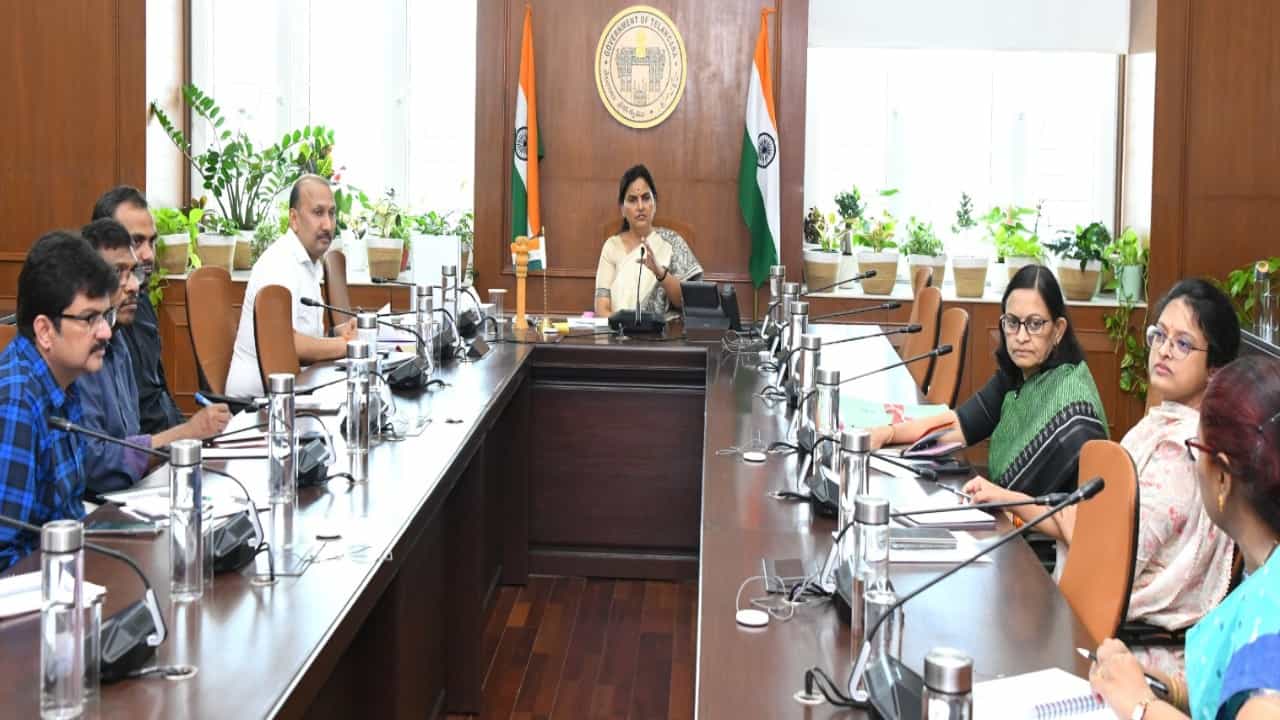 Mahila Shakti canteens: ರಾಜ್ಯದಾದ್ಯಂತ 150 ‘ಮಹಿಳಾ ಶಕ್ತಿ’ ಕ್ಯಾಂಟೀನ್ಗಳನ್ನು ಸ್ಥಾಪಿಸಲಿದೆ ತೆಲಂಗಾಣ ಸರ್ಕಾರ Mahila Shakti canteens: ರಾಜ್ಯದಾದ್ಯಂತ 150 ‘ಮಹಿಳಾ ಶಕ್ತಿ’ ಕ್ಯಾಂಟೀನ್ಗಳನ್ನು ಸ್ಥಾಪಿಸಲಿದೆ ತೆಲಂಗಾಣ ಸರ್ಕಾರ