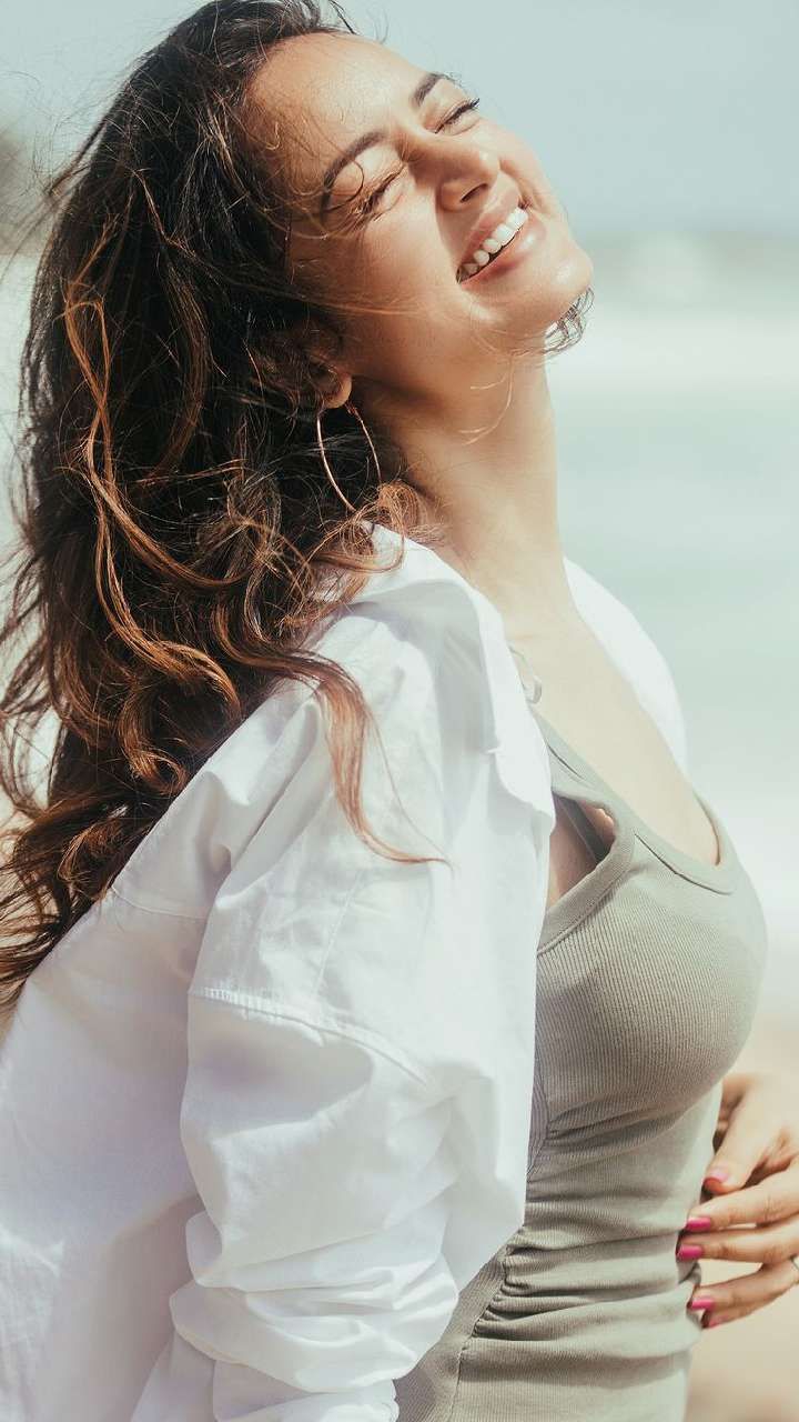 Shanvi Srivastava (5)