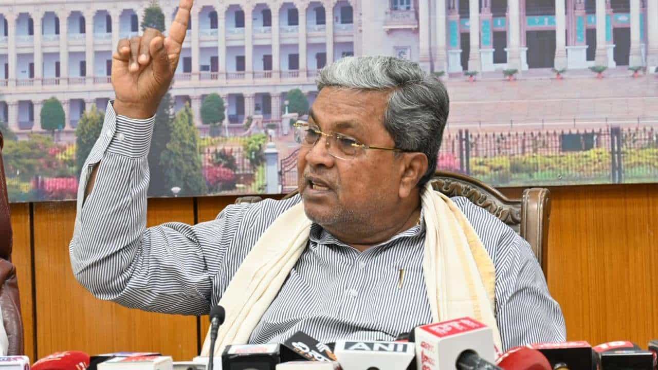 ನಂದಿನಿ ಹಾಲಿನ ದರ ಏರಿಕೆ ಮಾಡಿಲ್ಲ: ಸಿದ್ದರಾಮಯ್ಯ ಸ್ಪಷ್ಟನೆಯ ವಿವರ ಇಲ್ಲಿದೆ ನೋಡಿ ನಂದಿನಿ ಹಾಲಿನ ದರ ಏರಿಕೆ ಮಾಡಿಲ್ಲ: ಸಿದ್ದರಾಮಯ್ಯ ಸ್ಪಷ್ಟನೆಯ ವಿವರ ಇಲ್ಲಿದೆ ನೋಡಿ
