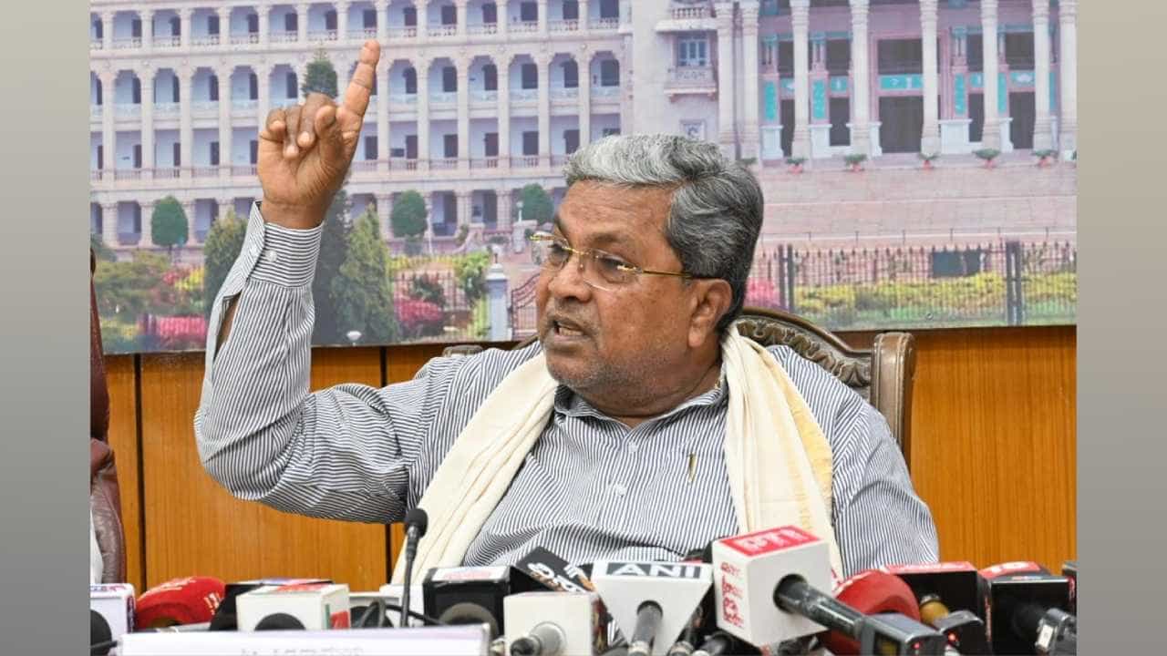 ಸಚಿವ ನಾಗೇಂದ್ರ ರಾಜಿನಾಮೆ ಬಳಿಕ ಕ್ರೀಡಾ, ಪರಿಶಿಷ್ಟ ಪಂಗಡಗಳ ಇಲಾಖೆ ಸಿಎಂ ಕೈಯಲ್ಲಿ, ಅಧಿಕಾರಿಗಳಿಗೆ ಸಿದ್ದರಾಮಯ್ಯ ಕ್ಲಾಸ್ ಸಚಿವ ನಾಗೇಂದ್ರ ರಾಜಿನಾಮೆ ಬಳಿಕ ಕ್ರೀಡಾ, ಪರಿಶಿಷ್ಟ ಪಂಗಡಗಳ ಇಲಾಖೆ ಸಿಎಂ ಕೈಯಲ್ಲಿ, ಅಧಿಕಾರಿಗಳಿಗೆ ಸಿದ್ದರಾಮಯ್ಯ ಕ್ಲಾಸ್