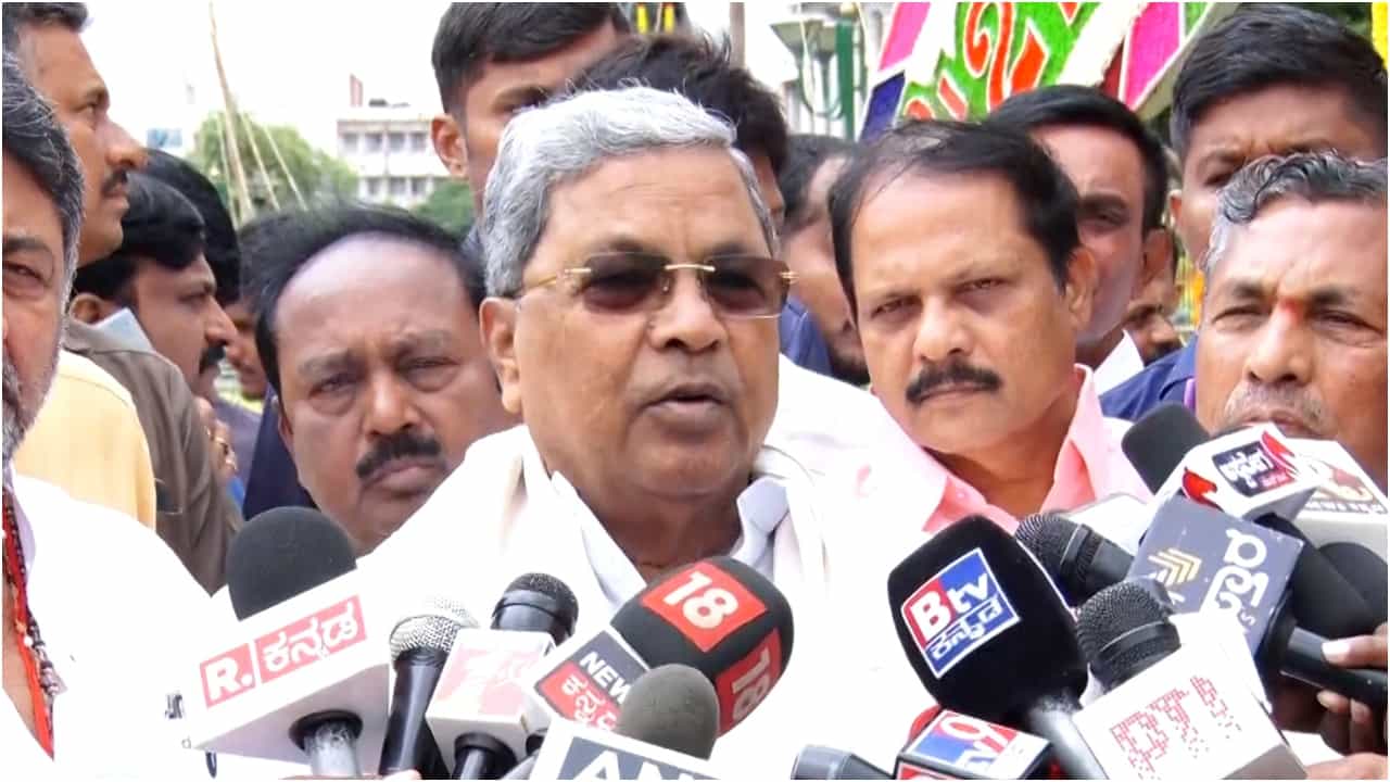 ಡಿಸಿಎಂ ಹುದ್ದೆ ಬಗ್ಗೆ ಬಹಿರಂಗ ಹೇಳಿಕೆ ಬೇಡ: ಸಚಿವರಿಗೆ ಸಿಎಂ ಸಿದ್ದರಾಮಯ್ಯ ಖಡಕ್ ಎಚ್ಚರಿಕೆ ಡಿಸಿಎಂ ಹುದ್ದೆ ಬಗ್ಗೆ ಬಹಿರಂಗ ಹೇಳಿಕೆ ಬೇಡ: ಸಚಿವರಿಗೆ ಸಿಎಂ ಸಿದ್ದರಾಮಯ್ಯ ಖಡಕ್ ಎಚ್ಚರಿಕೆ