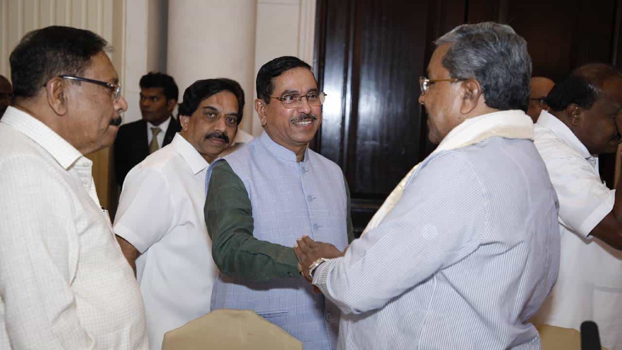 ಕರ್ನಾಟಕದ ಹಿತ ಕಾಯಲು ಬದ್ಧರಾಗಿದ್ದೇವೆ ಎನ್ನುತ್ತಲೇ ಸಿಎಂಗೆ ಕೆಲ ಬೇಡಿಕೆ ಇಟ್ಟ ಬಿಜೆಪಿ ಸಂಸದರು