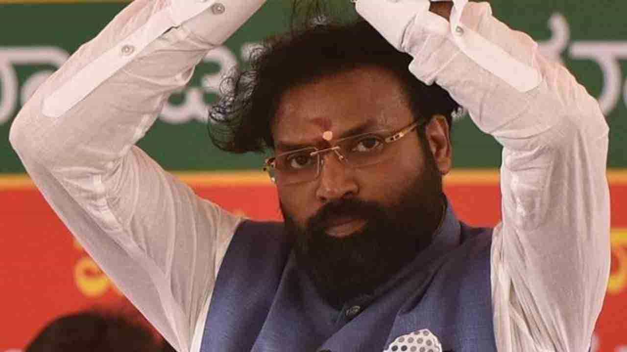 ಬಳ್ಳಾರಿಯಲ್ಲಿ ಬಿಜೆಪಿ ಎಡವಿದ್ದೆಲ್ಲಿ? ಶ್ರೀರಾಮುಲು ಮುಂದಿನ ರಾಜಕೀಯ ಜೀವನ ಕಥೆ ಏನು? ಬಳ್ಳಾರಿಯಲ್ಲಿ ಬಿಜೆಪಿ ಎಡವಿದ್ದೆಲ್ಲಿ? ಶ್ರೀರಾಮುಲು ಮುಂದಿನ ರಾಜಕೀಯ ಜೀವನ ಕಥೆ ಏನು?