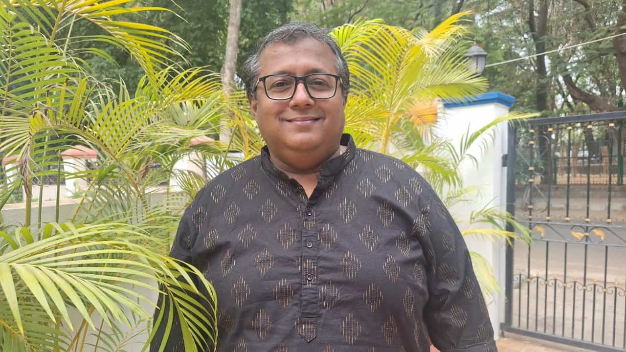 ಐಟಿ ಕೆಲಸ ಬಿಟ್ಟು 'ಸ್ಟಾರ್ಟ್ ಅಪ್' ಆರಂಭಿಸಿ ಬಾತ್ ರೂಂ ಸಿಂಗರ್ಸ್​​​ಗೆ ಹಾಡುಗಾರಿಕೆ ಕಲಿಸಿದ ಸುನಿಲ್ ಕೋಶಿ