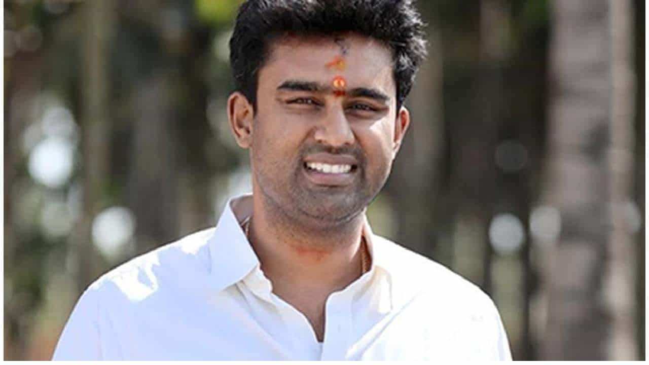 ಪ್ರಜ್ವಲ್ ಸುಮಾರು ದಿನ ಪರಾರಿಯಾಗಿದ್ದ, ಈಗ ಸೂರಜ್ ಒಂದೇ ದಿನದಲ್ಲಿ ಪೊಲೀಸ್ ಬಲೆಗೆ ಬಿದ್ದಿದ್ದೇ ರೋಚಕ! ಪ್ರಜ್ವಲ್ ಸುಮಾರು ದಿನ ಪರಾರಿಯಾಗಿದ್ದ, ಈಗ ಸೂರಜ್ ಒಂದೇ ದಿನದಲ್ಲಿ ಪೊಲೀಸ್ ಬಲೆಗೆ ಬಿದ್ದಿದ್ದೇ ರೋಚಕ!