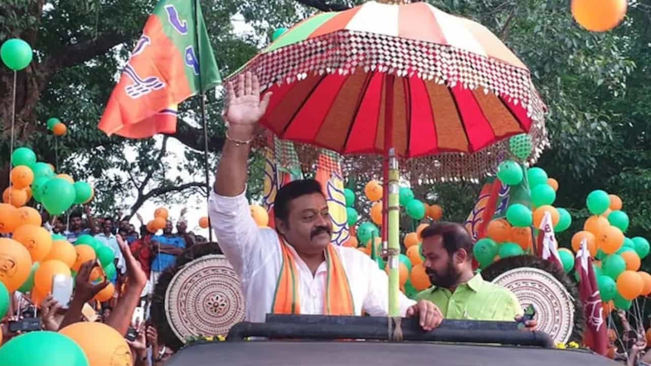 Suresh Gopi: ಕೇರಳದಲ್ಲಿ ಅರಳಿದ ಕಮಲ; ಸುರೇಶ್ ಗೋಪಿ ಎಂಬ ನಾಯಕ-ನಟನ ಪರಿಶ್ರಮಕ್ಕೆ ಸಂದ ಗೆಲುವು ಇದು Suresh Gopi: ಕೇರಳದಲ್ಲಿ ಅರಳಿದ ಕಮಲ; ಸುರೇಶ್ ಗೋಪಿ ಎಂಬ ನಾಯಕ-ನಟನ ಪರಿಶ್ರಮಕ್ಕೆ ಸಂದ ಗೆಲುವು ಇದು