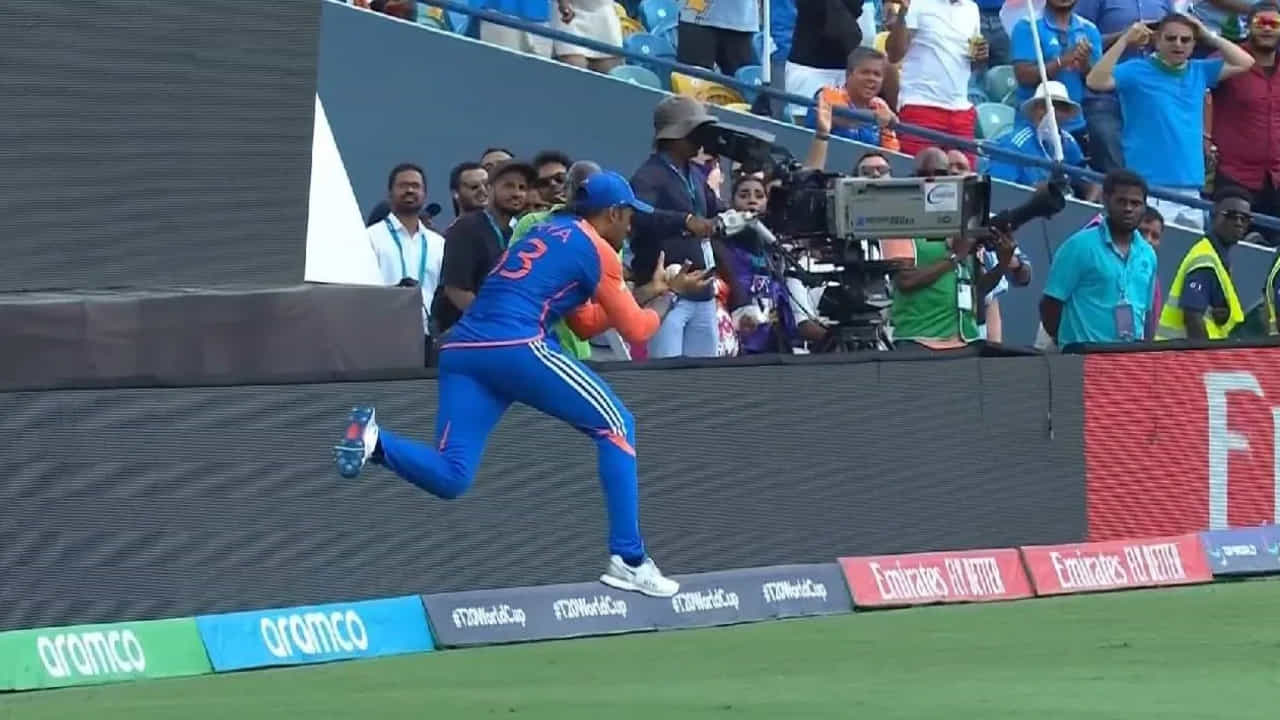 IND vs SA: ಭಾರತವನ್ನು ಚಾಂಪಿಯನ್ ಮಾಡಿದ ಸೂರ್ಯ ಹಿಡಿದ ಅದೊಂದು ಕ್ಯಾಚ್..! ವಿಡಿಯೋ ನೋಡಿ IND vs SA: ಭಾರತವನ್ನು ಚಾಂಪಿಯನ್ ಮಾಡಿದ ಸೂರ್ಯ ಹಿಡಿದ ಅದೊಂದು ಕ್ಯಾಚ್..! ವಿಡಿಯೋ ನೋಡಿ