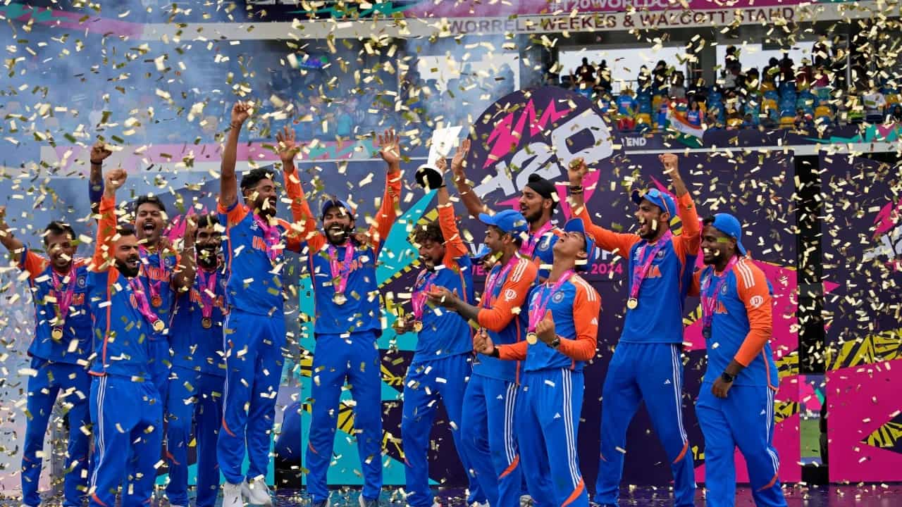 T20 World Cup 2024: ಭಾರತಕ್ಕೆ ವಿಶ್ವ ಕಿರೀಟ: ಕಣ್ಣೀರಿಟ್ಟ ಪಠಾಣ್, ಉತ್ತಪ್ಪ, ಅಶ್ವಿನ್; ವಿಡಿಯೋ ನೋಡಿ T20 World Cup 2024: ಭಾರತಕ್ಕೆ ವಿಶ್ವ ಕಿರೀಟ: ಕಣ್ಣೀರಿಟ್ಟ ಪಠಾಣ್, ಉತ್ತಪ್ಪ, ಅಶ್ವಿನ್; ವಿಡಿಯೋ ನೋಡಿ
