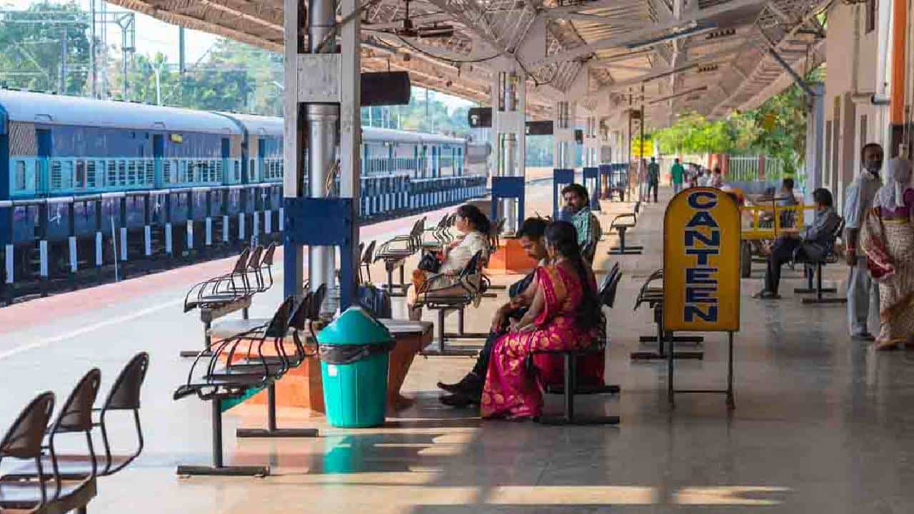 ಮಹಿಳೆಯ ಕೊಲೆ ಮಾಡಿ ಎರಡು ರೈಲುಗಳಲ್ಲಿ ದೇಹದ ತುಂಡರಿಸಿದ ಭಾಗಗಳನ್ನಿಟ್ಟಿದ್ದ ವ್ಯಕ್ತಿಯ ಬಂಧನ ಮಹಿಳೆಯ ಕೊಲೆ ಮಾಡಿ ಎರಡು ರೈಲುಗಳಲ್ಲಿ ದೇಹದ ತುಂಡರಿಸಿದ ಭಾಗಗಳನ್ನಿಟ್ಟಿದ್ದ ವ್ಯಕ್ತಿಯ ಬಂಧನ