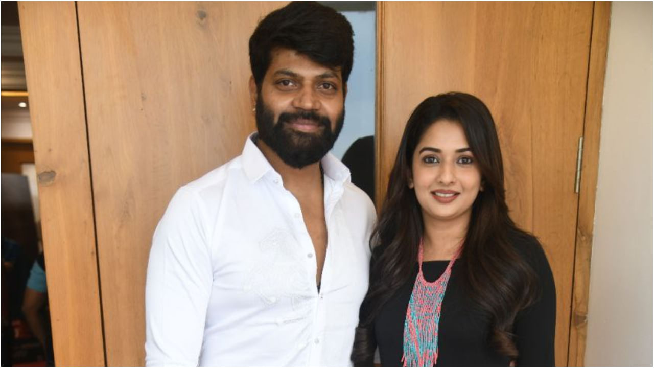 ‘ಮಾದೇವ’ ಸಿನಿಮಾದ ಹೊಸ ಹಾಡಿನಲ್ಲಿ ವಿನೋದ್ ಪ್ರಭಾಕರ್, ಸೋನಲ್ ಕೆಮಿಸ್ಟ್ರಿ ‘ಮಾದೇವ’ ಸಿನಿಮಾದ ಹೊಸ ಹಾಡಿನಲ್ಲಿ ವಿನೋದ್ ಪ್ರಭಾಕರ್, ಸೋನಲ್ ಕೆಮಿಸ್ಟ್ರಿ
