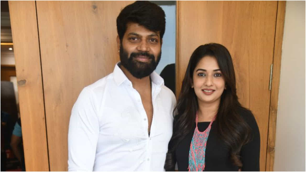 ‘ಮಾದೇವ’ ಸಿನಿಮಾದ ಹೊಸ ಹಾಡಿನಲ್ಲಿ ವಿನೋದ್ ಪ್ರಭಾಕರ್, ಸೋನಲ್ ಕೆಮಿಸ್ಟ್ರಿ ‘ಮಾದೇವ’ ಸಿನಿಮಾದ ಹೊಸ ಹಾಡಿನಲ್ಲಿ ವಿನೋದ್ ಪ್ರಭಾಕರ್, ಸೋನಲ್ ಕೆಮಿಸ್ಟ್ರಿ