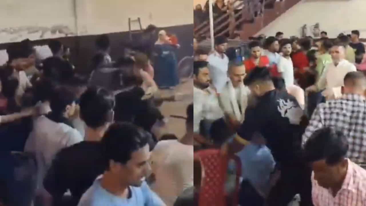 Viral Video: ಬಿರಿಯಾನಿಯಲ್ಲಿ ಚಿಕನ್ ಲೆಗ್ ಪೀಸ್ ಇಲ್ಲ, ವಧುವಿನ ಕಡೆಯವರ ಕಿರಿಕ್, ರಣರಂಗವಾಯ್ತು ಮದುವೆ ಮನೆ Viral Video: ಬಿರಿಯಾನಿಯಲ್ಲಿ ಚಿಕನ್ ಲೆಗ್ ಪೀಸ್ ಇಲ್ಲ, ವಧುವಿನ ಕಡೆಯವರ ಕಿರಿಕ್, ರಣರಂಗವಾಯ್ತು ಮದುವೆ ಮನೆ