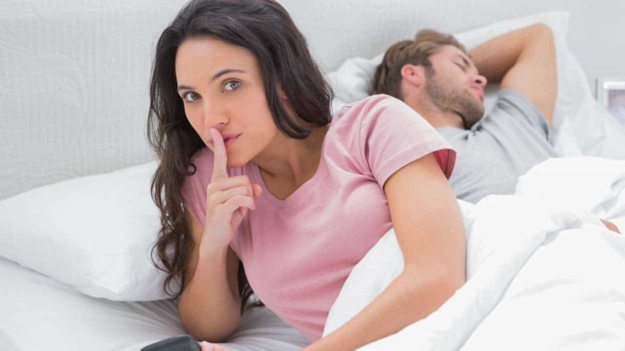 Women Secrets : ವಿವಾಹಿತ ಹೆಣ್ಣು ತನ್ನ ಗಂಡನ ಬಳಿ ಈ ವಿಚಾರಗಳ ಬಗ್ಗೆ ಬಾಯಿ ಬಿಡುವುದೇ ಇಲ್ವಂತೆ Women Secrets : ವಿವಾಹಿತ ಹೆಣ್ಣು ತನ್ನ ಗಂಡನ ಬಳಿ ಈ ವಿಚಾರಗಳ ಬಗ್ಗೆ ಬಾಯಿ ಬಿಡುವುದೇ ಇಲ್ವಂತೆ