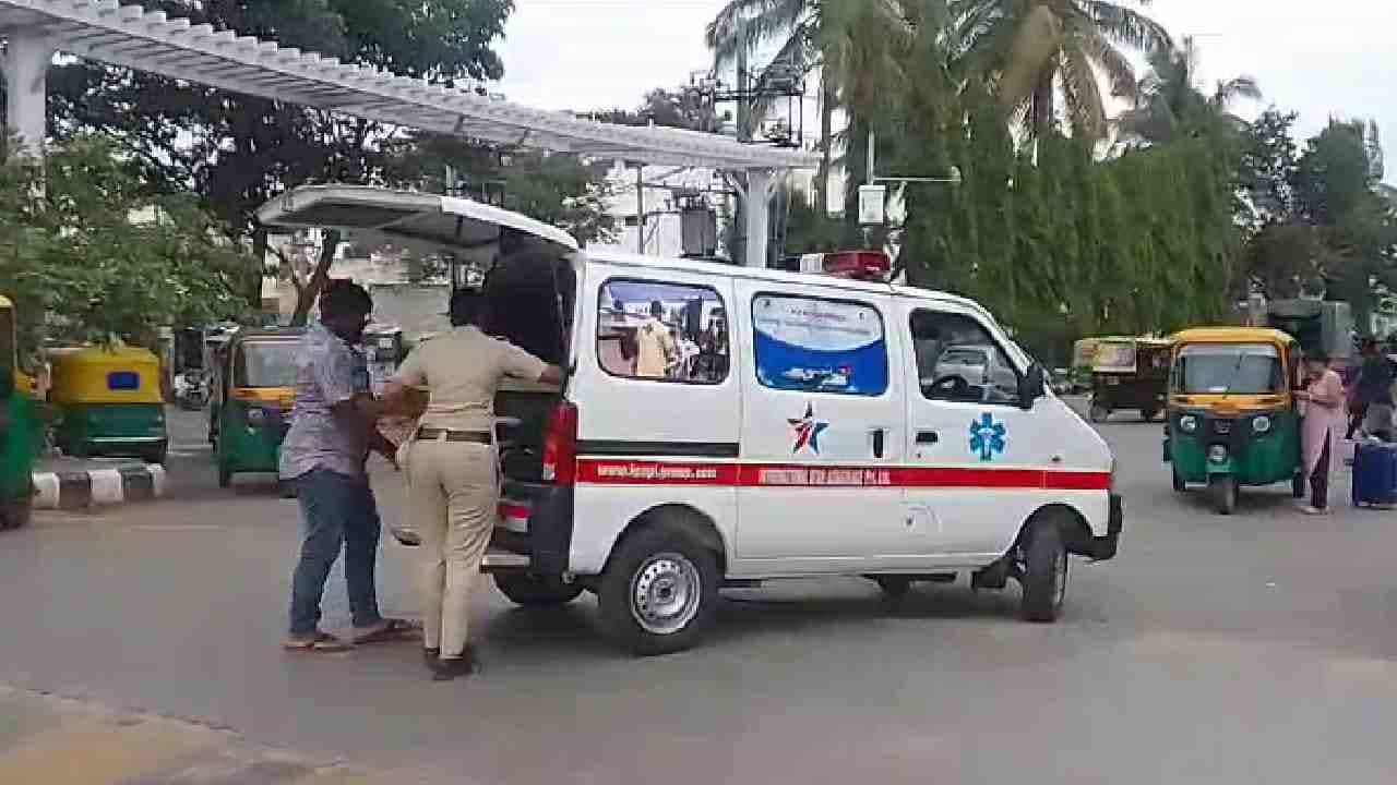 ಪ್ರಶಾಂತಿ ಎಕ್ಸಪ್ರೇಸ್ ರೈಲಿನ ಡೆಸ್ಟ್ ಬಿನ್ನಲ್ಲಿ ನವಜಾತ ಗಂಡು ಮಗು ಪತ್ತೆ ಪ್ರಶಾಂತಿ ಎಕ್ಸಪ್ರೇಸ್ ರೈಲಿನ ಡೆಸ್ಟ್ ಬಿನ್ನಲ್ಲಿ ನವಜಾತ ಗಂಡು ಮಗು ಪತ್ತೆ