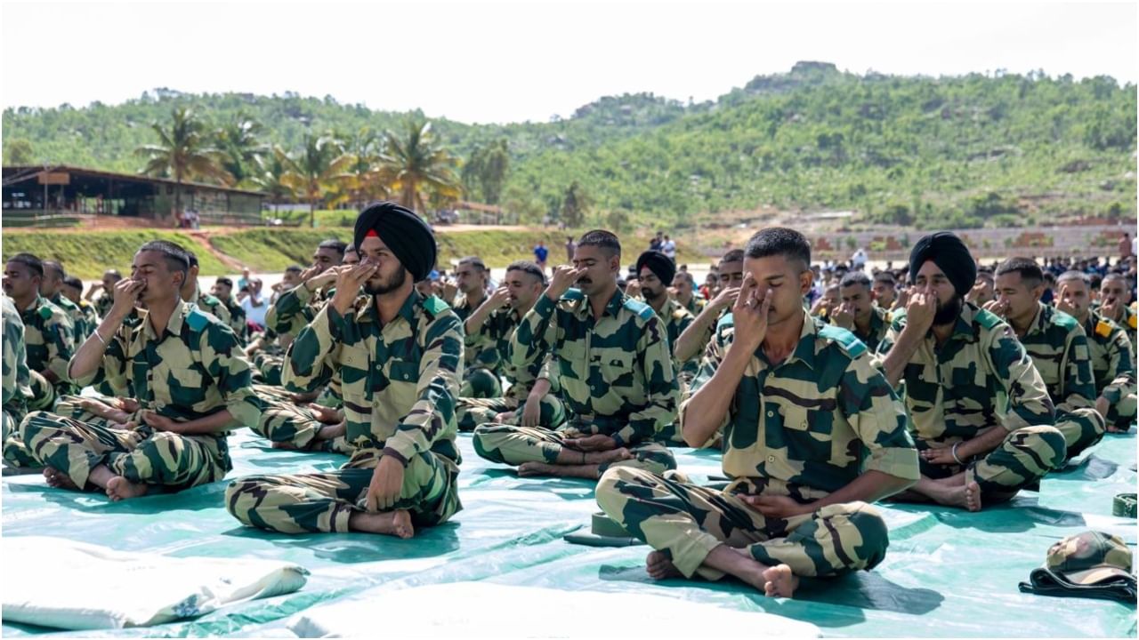 ಏರ್ ಕಾಮೋಡರ್ ಎಸ್​​ಬಿ ಅರುಣ್ ಕುಮಾರ್ ಕಾರ್ಯಕ್ರಮದಲ್ಲಿ ಮಾತನಾಡುತ್ತಾ, ದೇಶದ ಎಲ್ಲ ಜನರೂ, ಮುಖ್ಯವಾಗಿ ಯುವಪೀಳಿಗೆ ಯೋಗವನ್ನು ತಮ್ಮ ಜೀವನಶೈಲಿಯನ್ನಾಗಿ ಅಳವಡಿಸಿಕೊಳ್ಳಬೇಕು ಎಂದು ಆಗ್ರಹಿಸಿದರು. ಯೋಗ ಕೇವಲ ಶಾರೀರಿಕ ವ್ಯಾಯಾಮವಲ್ಲ, ಬದಲಿಗೆ ದೇಹ ಮತ್ತು ಮನಸ್ಸನ್ನು ಪುನಶ್ಚೇತನಗೊಳಿಸುವ ಒಂದು ಪರಿಪೂರ್ಣ ಅಭ್ಯಾಸ ಎಂದು ಅವರು ಹೇಳಿದರು.