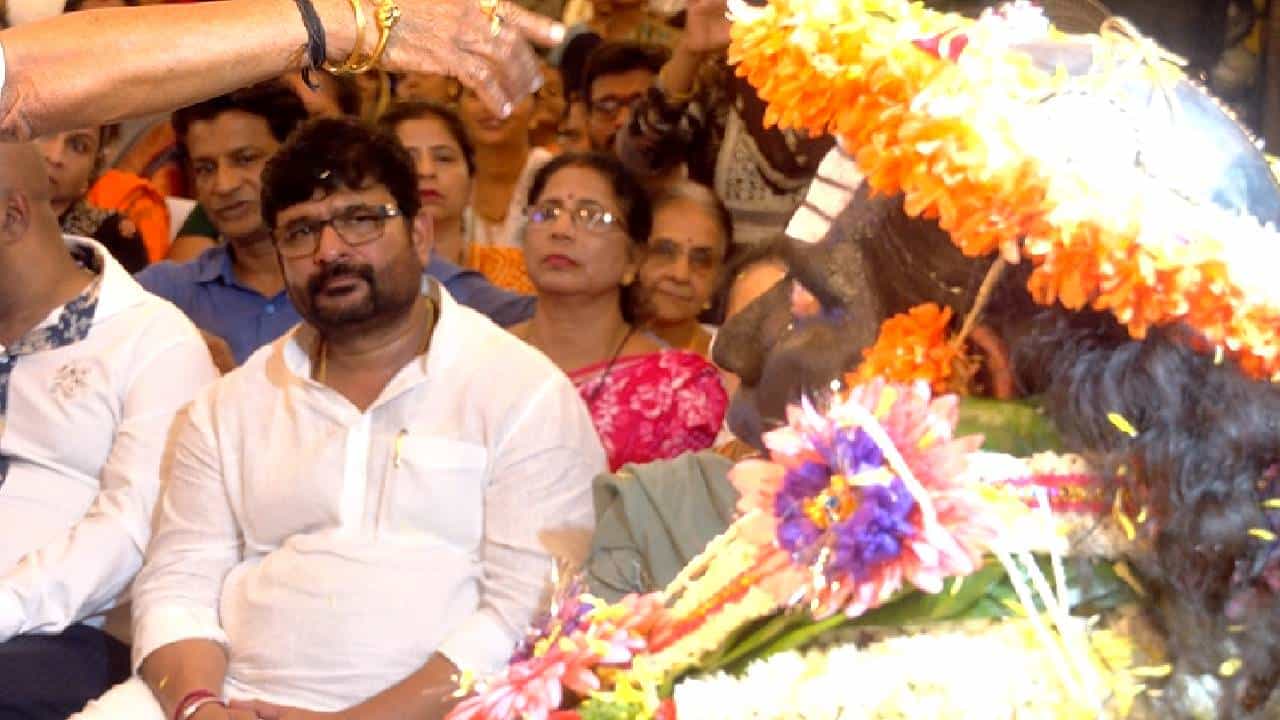 ಧಾರವಾಡ ಗ್ರಾಮಾಂತರ ವಿಧಾನಸಭಾ ಕ್ಷೇತ್ರದ ಕಾಂಗ್ರೆಸ್ ಶಾಸಕ ವಿನಯ್ ಕುಲಕರ್ಣಿ ಬಿಜೆಪಿ ಜಿಲ್ಲಾ ಪಂಚಾಯತ್ ಸದಸ್ಯ ಯೋಗೇಶ ಗೌಡ ಹತ್ಯೆ ಪ್ರಕರಣದ ಆರೋಪ ಎದುರಿಸುತ್ತಿರೋದು, ಧಾರವಾಡ ಪ್ರವೇಶಿಸಿದಂತೆ ಕೋರ್ಟ್ ನಿರ್ಬಂಧ ಹೇರಿರುವುದು ಎಲ್ಲರಿಗೂ ತಿಳಿದಿರುವ ವಿಚಾರ.