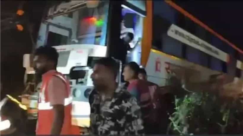 ಗುಜರಾತ್ನಲ್ಲಿ ಭೀಕರ ಅಪಘಾತ: ಬಸ್ಗೆ ಲಾರಿ ಡಿಕ್ಕಿ, 6 ಮಂದಿ ಸಾವು, ಹಲವರಿಗೆ ಗಾಯ
