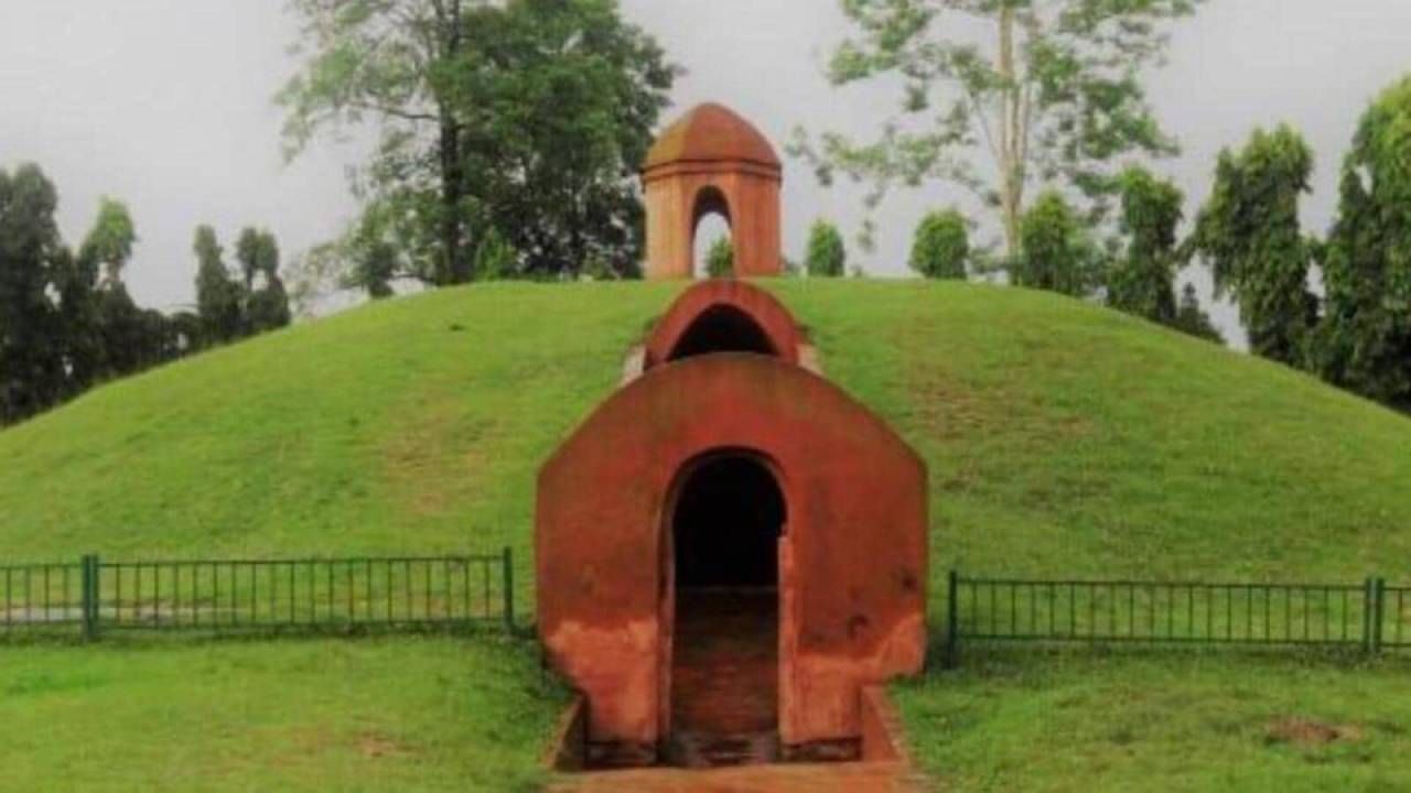 ಇದು ಭಾರತದ ಪಾಲಿಗೆ ಅದೃಷ್ಟದ ದಿನ ಎಂದು ಕೇಂದ್ರ ಸಂಸ್ಕೃತಿ ಮತ್ತು ಪ್ರವಾಸೋದ್ಯಮ ಸಚಿವ ಗಜೇಂದ್ರ ಸಿಂಗ್ ಶೇಖಾವತ್ ಹೇಳಿದ್ದಾರೆ. ಭಾರತದಲ್ಲಿ ಮೊದಲ ಬಾರಿಗೆ ವಿಶ್ವ ಪರಂಪರೆಯ ಸಭೆಯನ್ನು ಆಯೋಜಿಸಲಾಗುತ್ತಿದ್ದು, ಭಾರತವು ಅದರ ಅಧ್ಯಕ್ಷತೆ ವಹಿಸುತ್ತಿದೆ.
